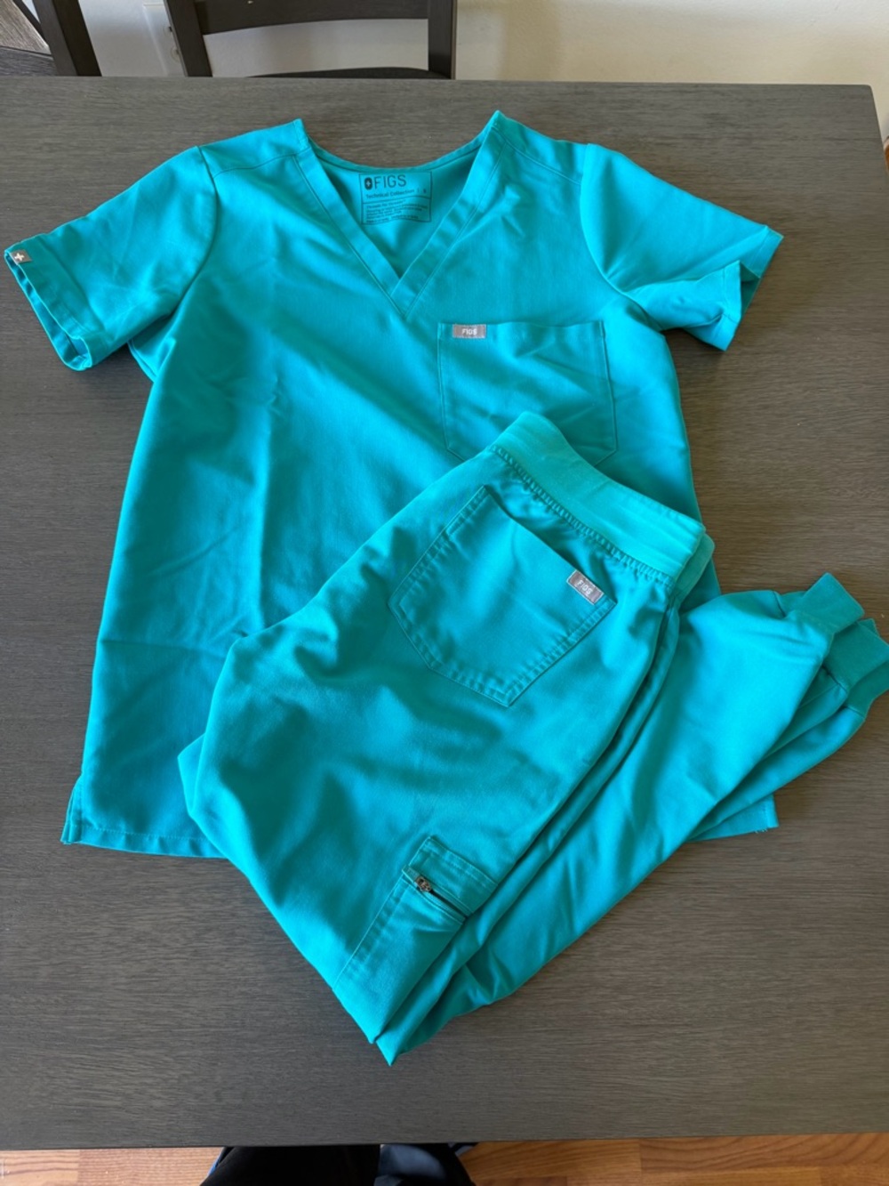 Figs Teal V‑Neck Scrub Top and Jogger Pants